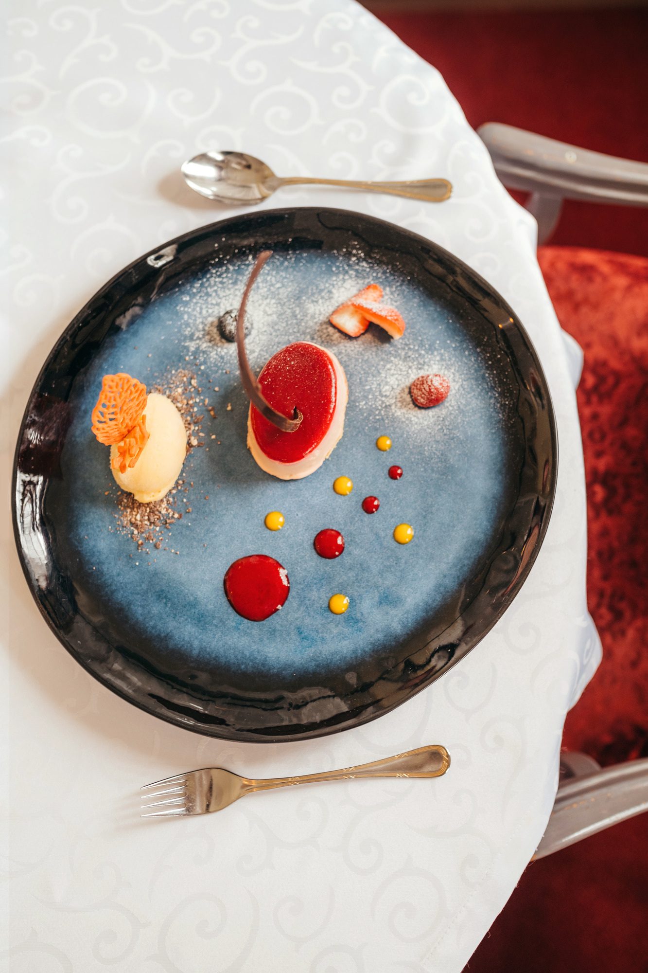 Moussetörtchen von der Ruby-Kakaobohne mit Kalamansi-Sorbet