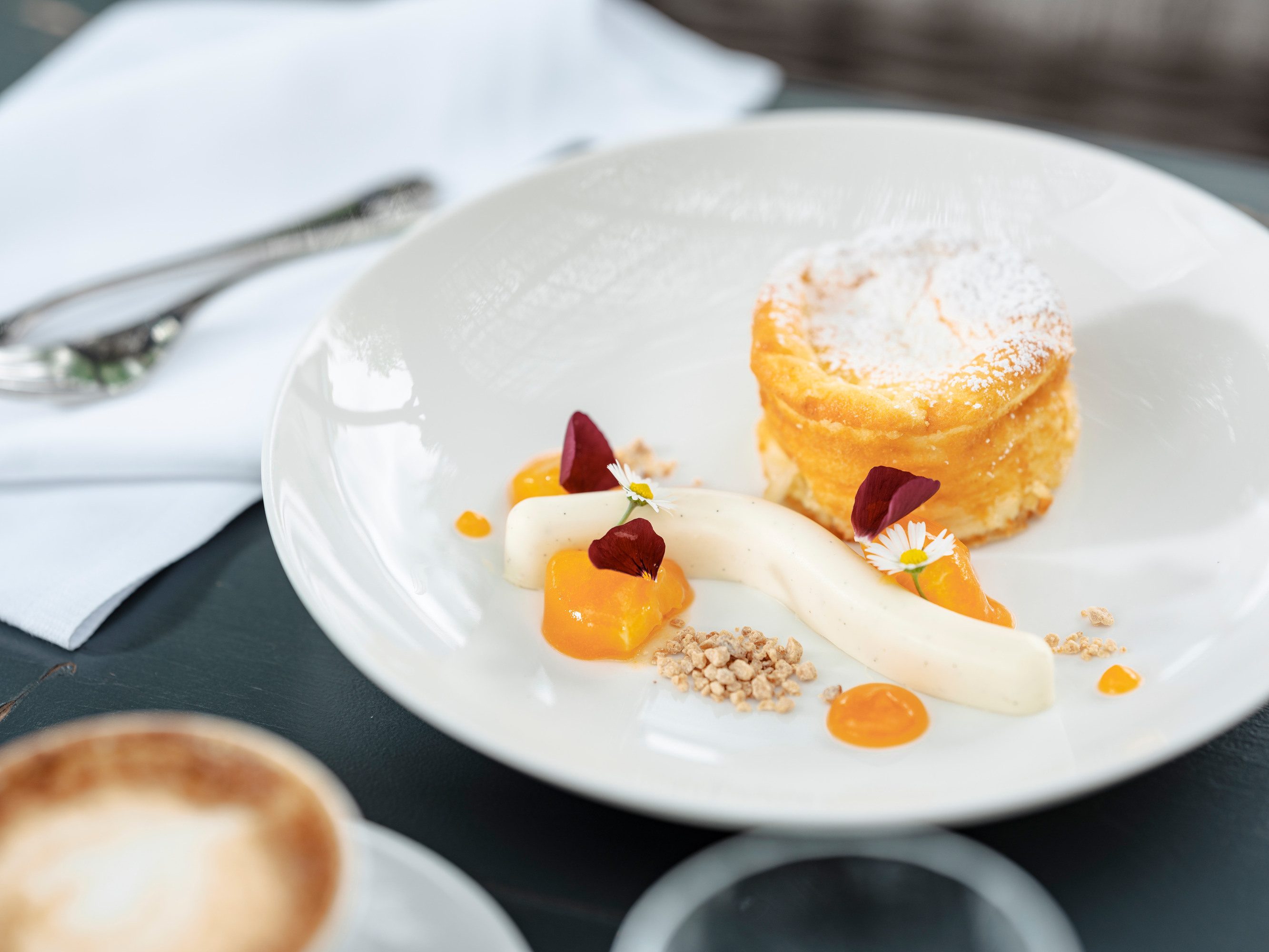 Als Dessert Topfenstrudel-Soufflé