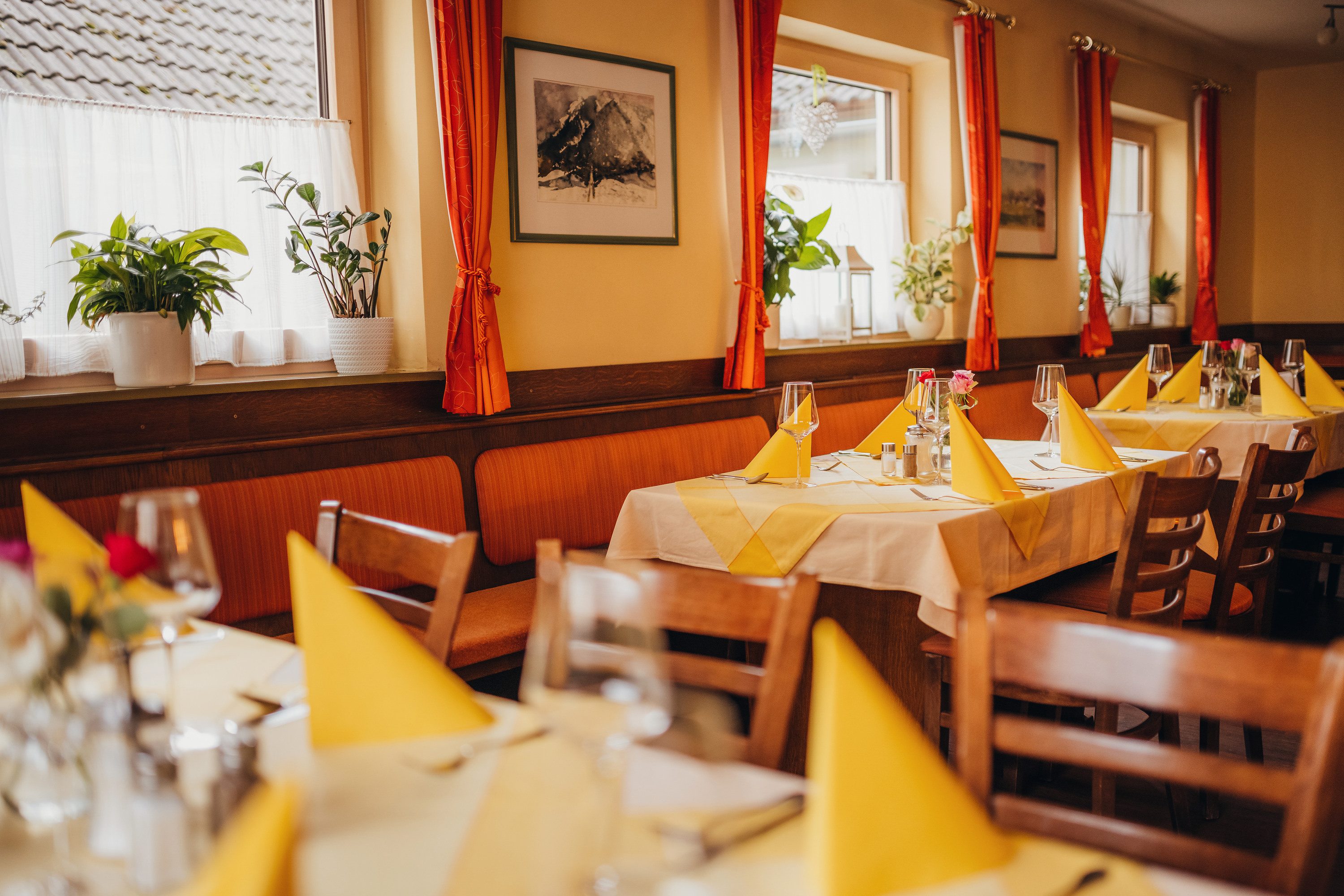 Wirtshaus mit Stammtisch, Extrazimmer, Speisesaal