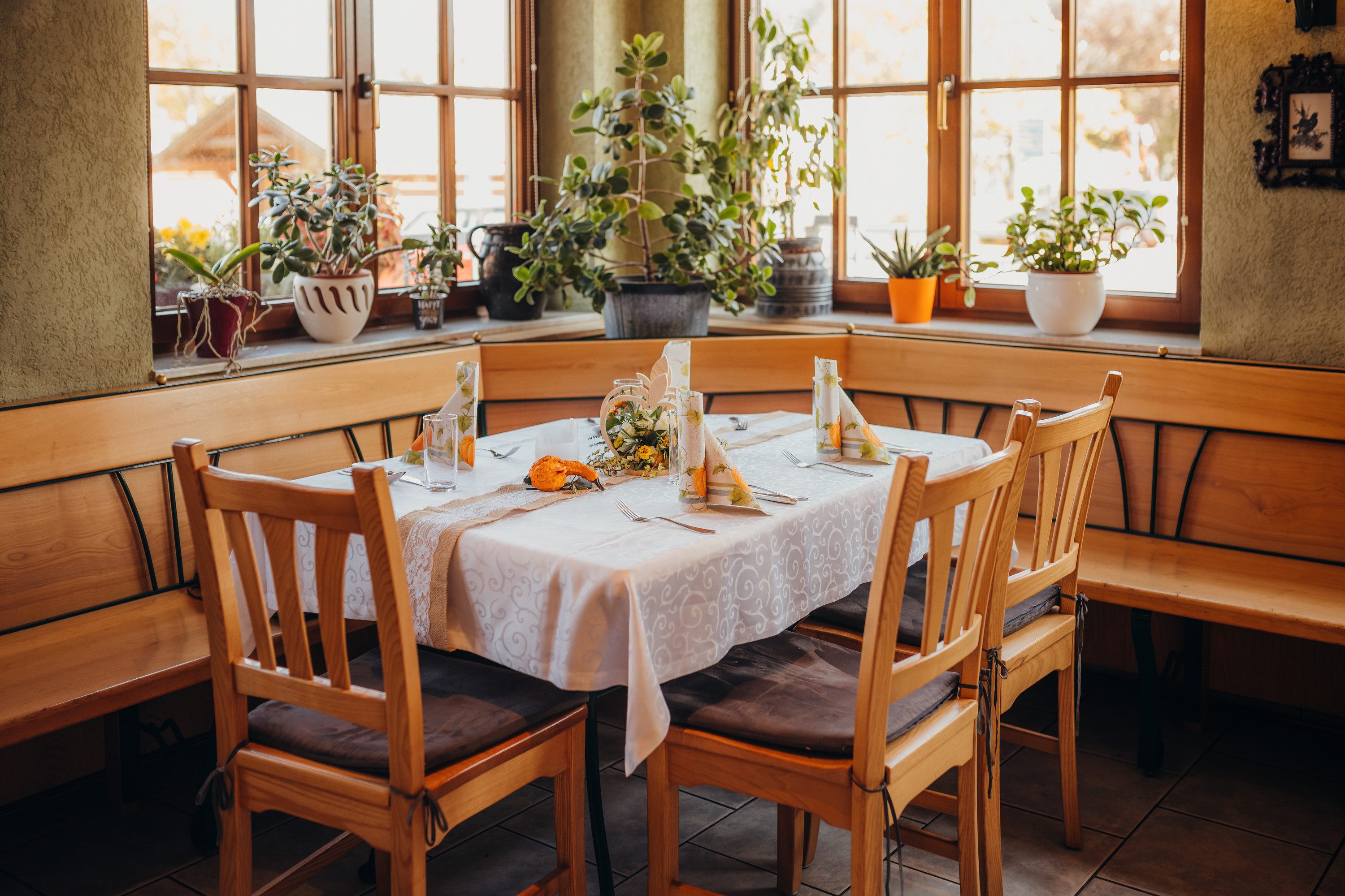 Helles, einladendes Gastzimmer zum Verweilen