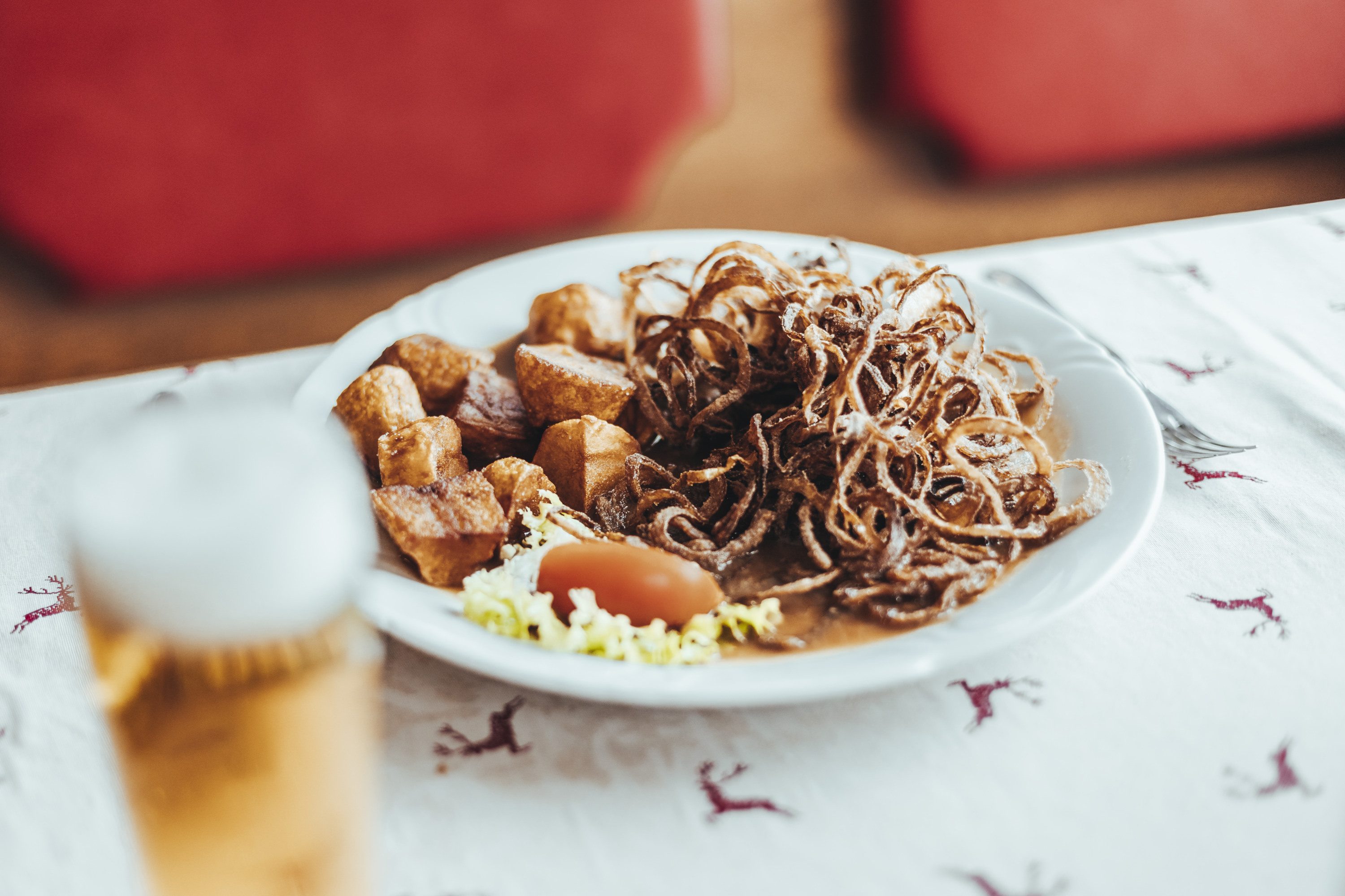 Zwiebelrostbraten mit Braterdäpfeln