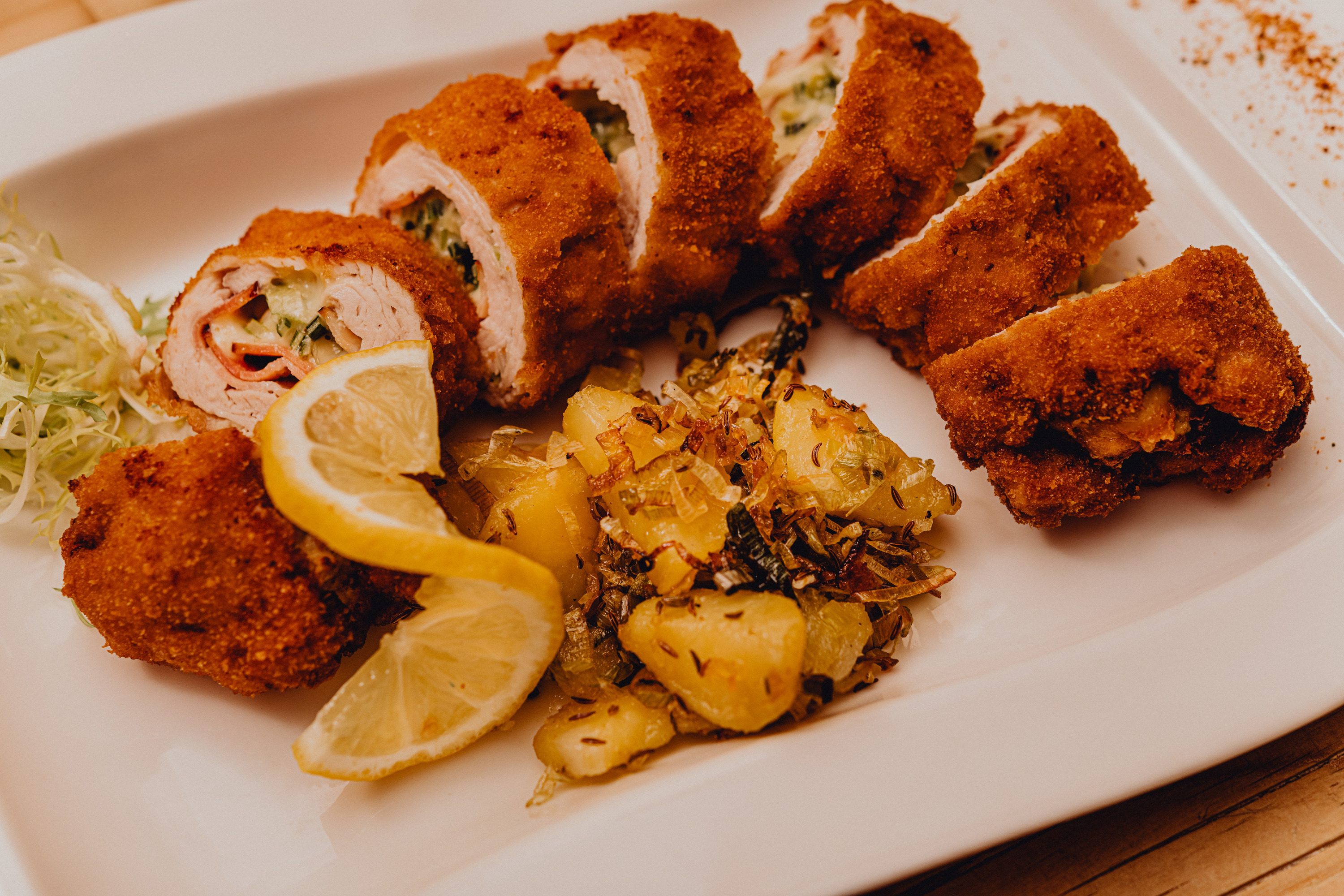 Gefülltes gebackenes Putenfilet