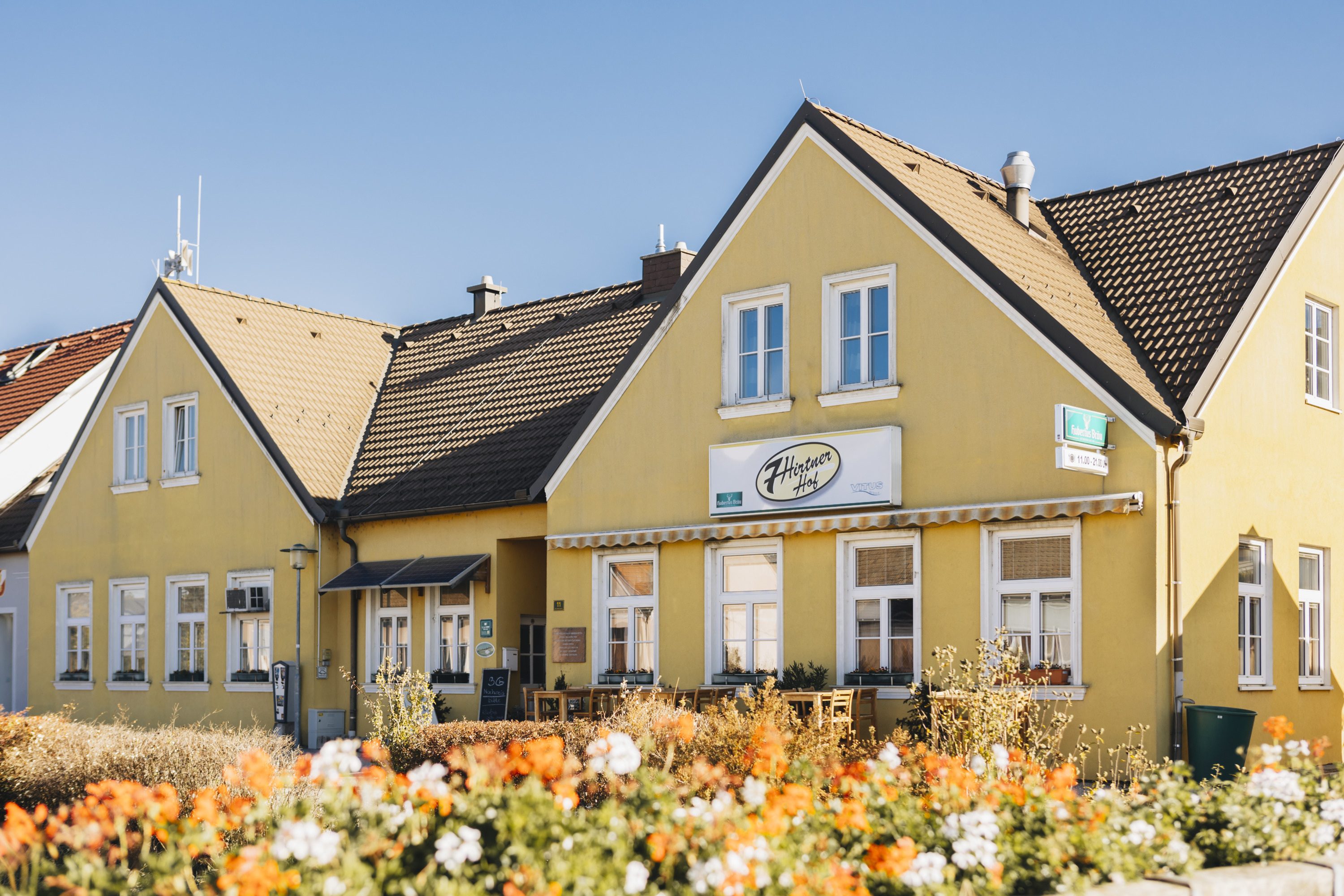 Wirtshaus mit großem Gastgarten und Tanzabenden
