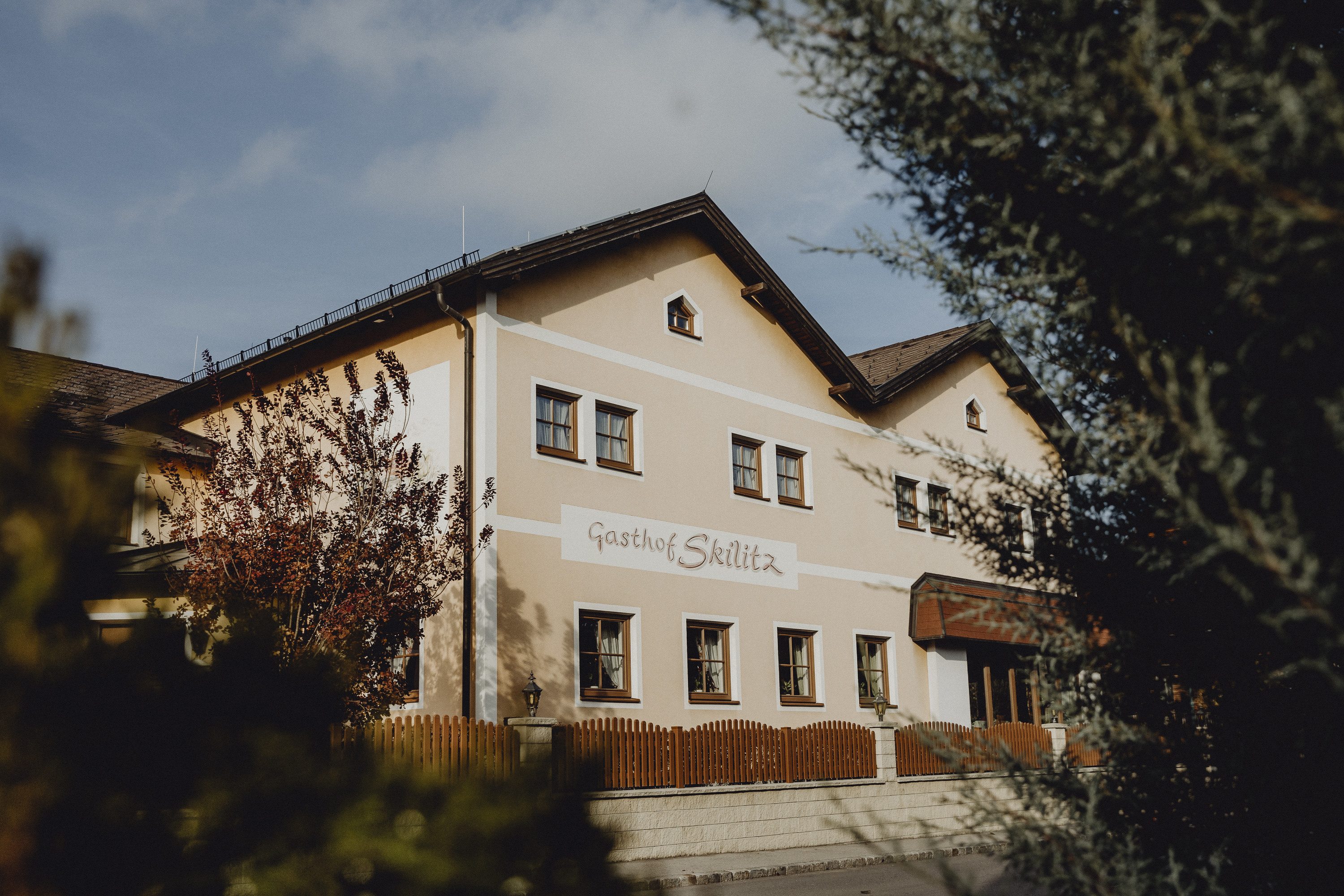 Wirtshaus mit großem Spielplatz