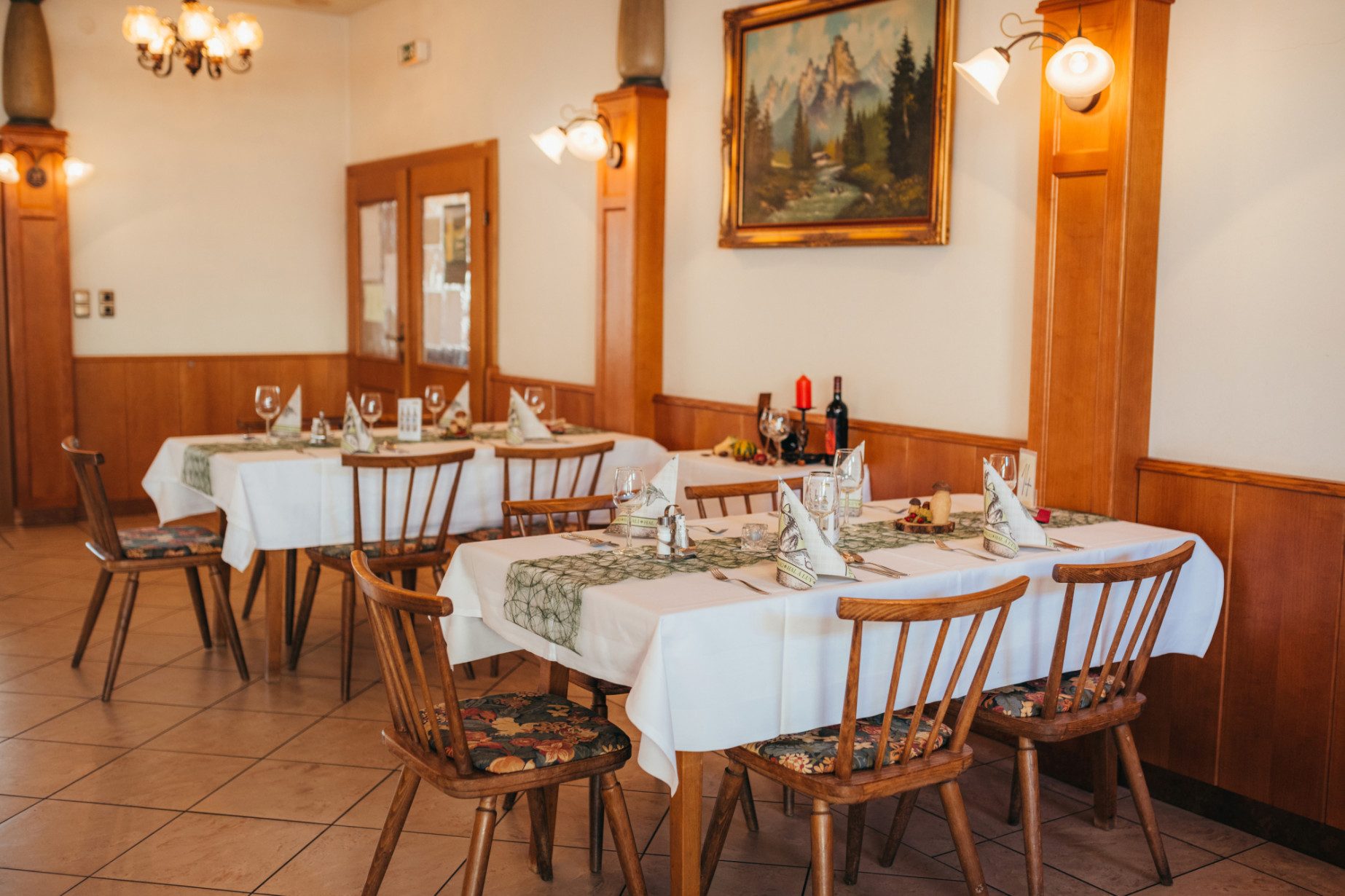 Gaststube mit Ab-Hof-Verkauf