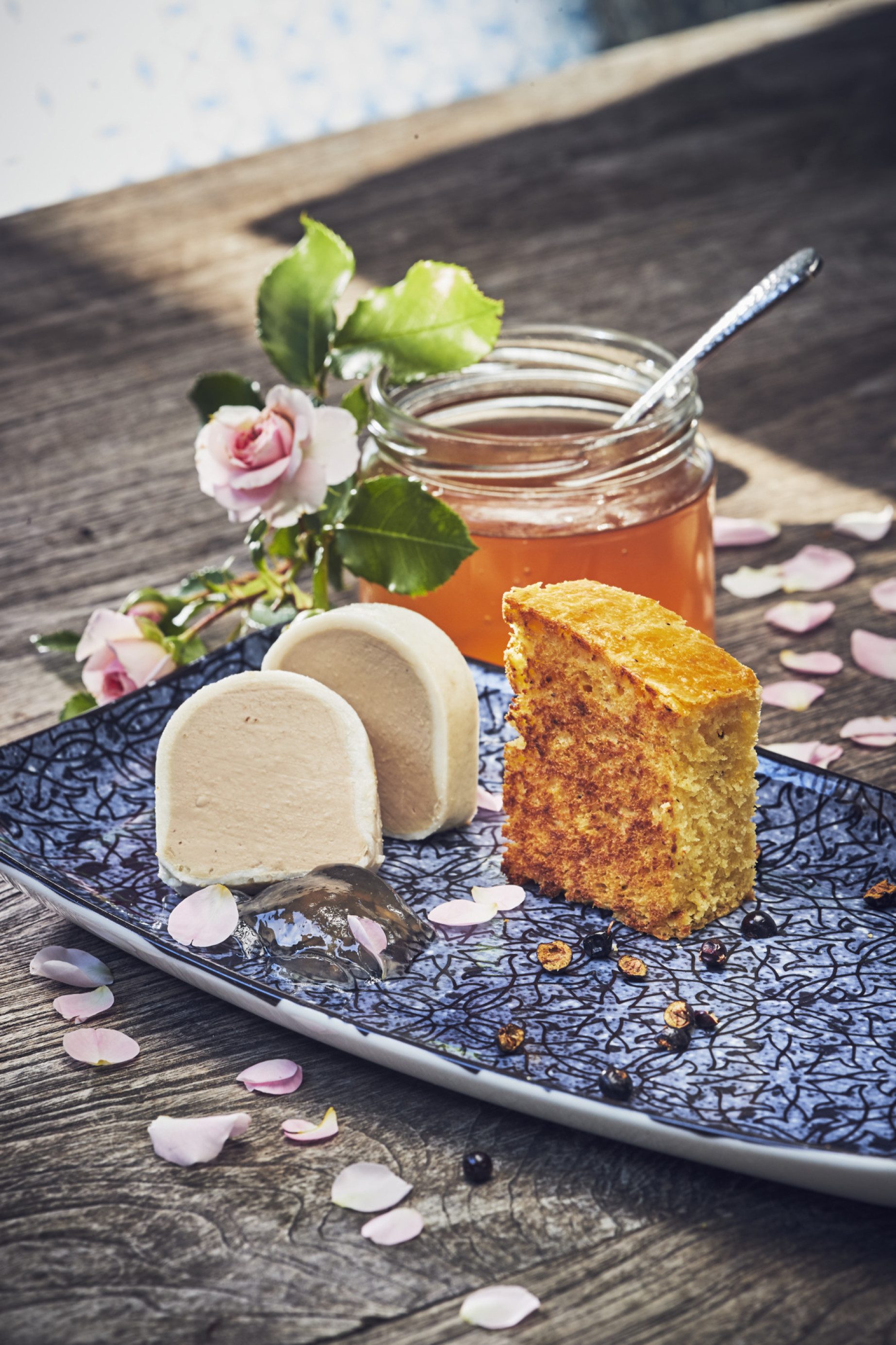 Besonders: Entenleberparfait, Rosenblütengelee, Wacholder Brioche