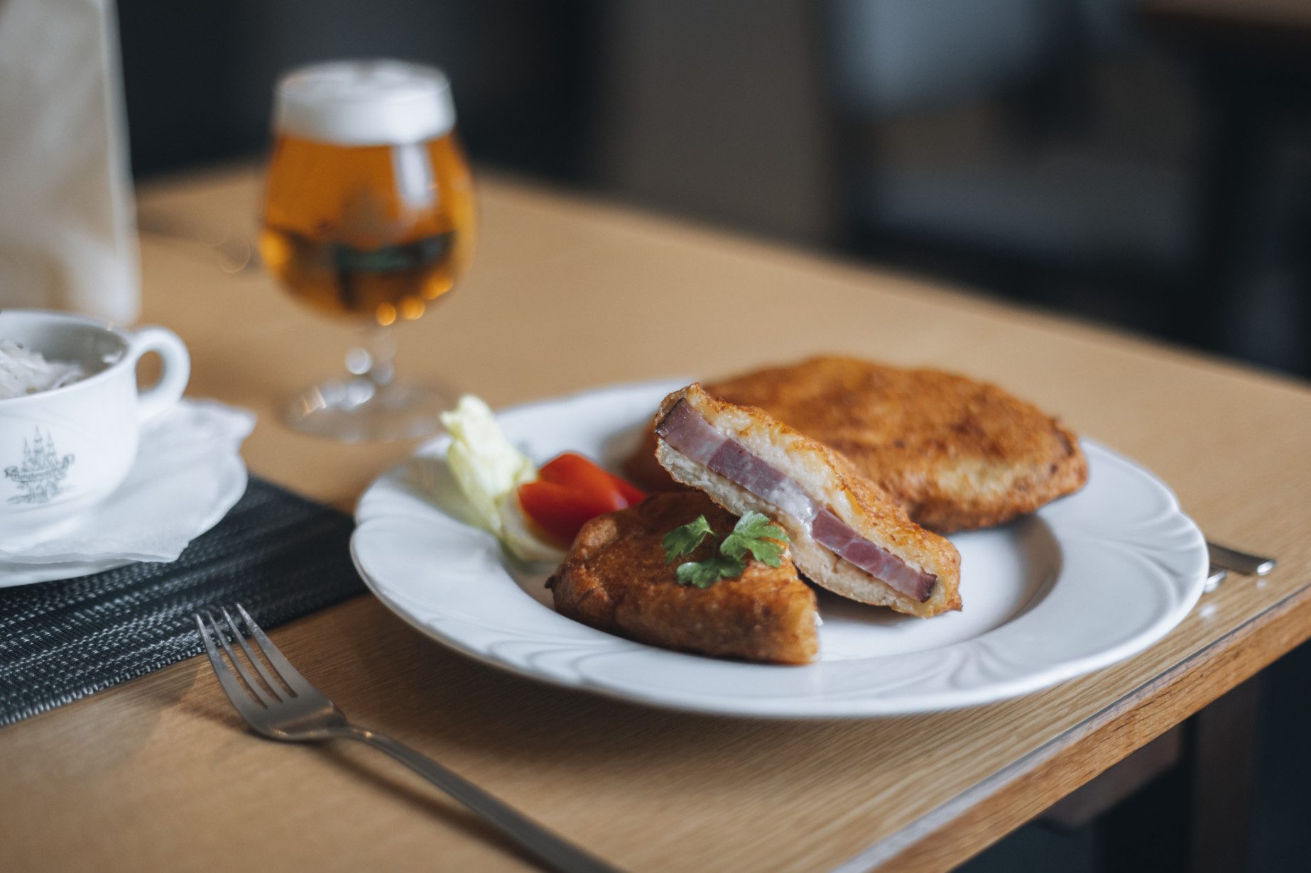 Schweinsschopf im Erdäpfelmantel