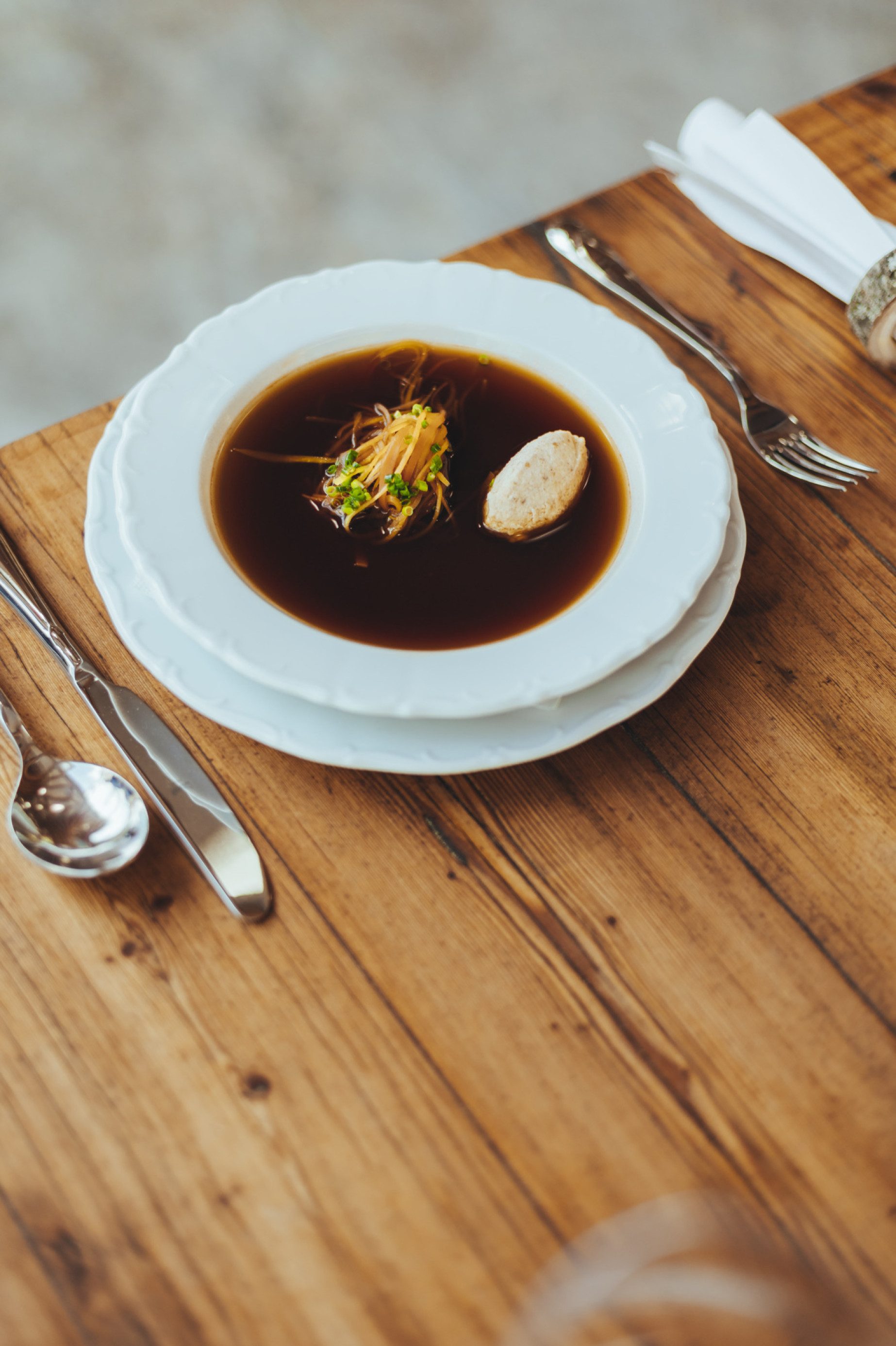 Klare Rindssuppe mit Einlagenvariation