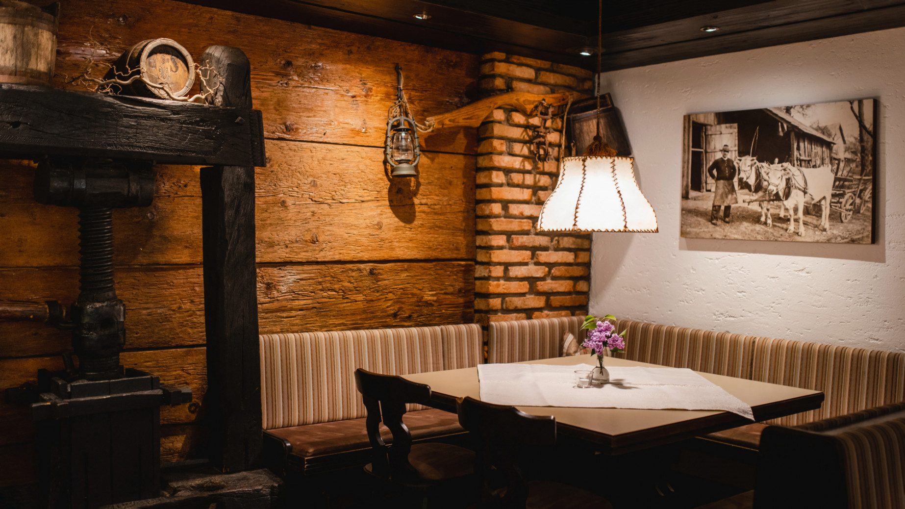 Platz nehmen in der gemütliche Gaststube